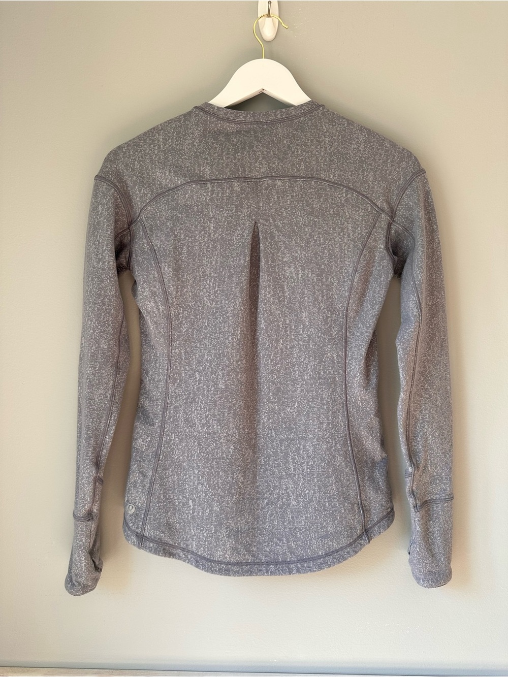lululemon athletica Women's Lightweight‎ Long Sleeve Top - Gray small - Picture 5 of 5